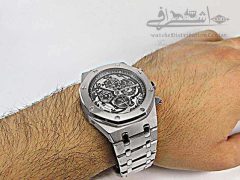 نمای روی دست ادمار پیگه استیل