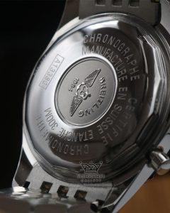 عکس از درب پشت ساعت برایتلینگ Breitling Navitimer B01 Chronograph