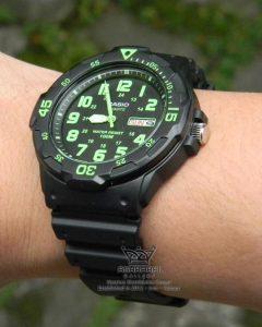 عکس روی مچ ساعت کاسیو Casio MRW-200H-3BVDF