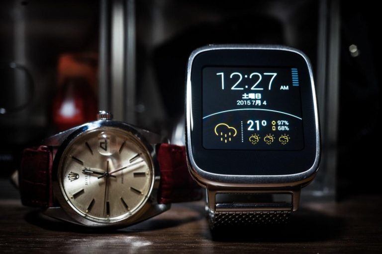 مقایسه ساعت هوشمند با ساعت مچی معمولی گالری اشرافی