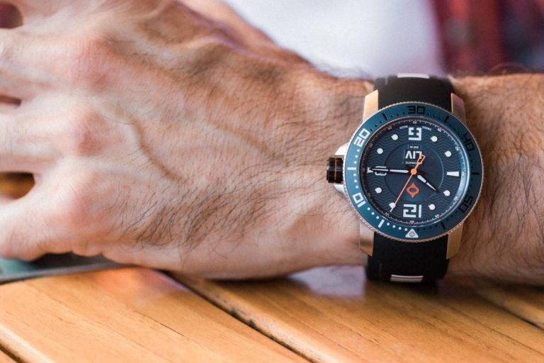 بزل ساعت مچی: سرامیکی یا استیل؟