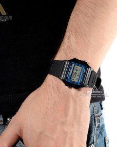 عکس روی مچ ساعت کاسیو نوستالژیک Casio F-105W-1A