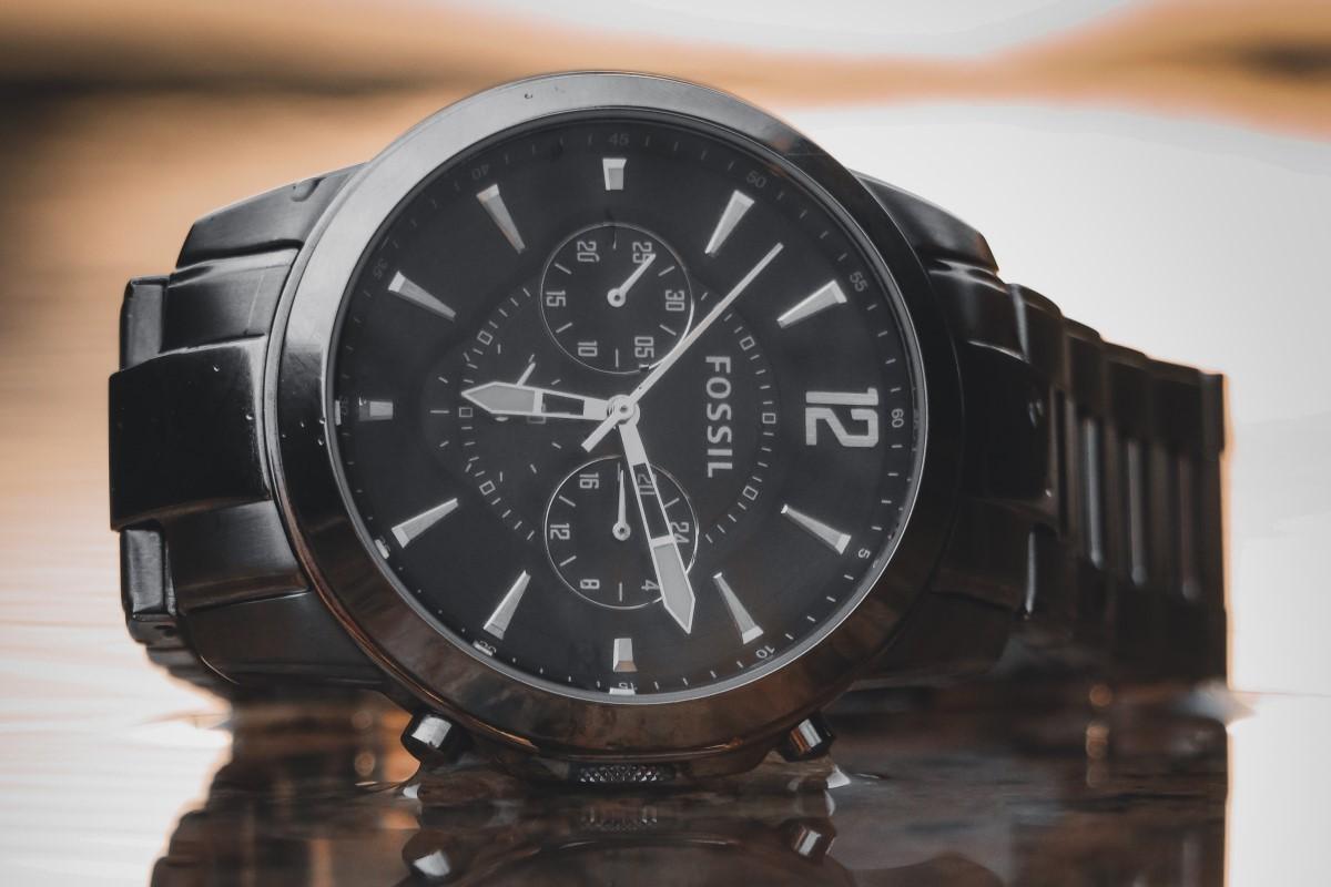 چگونه شیشه ساعت مچی و صفحه آن را باز کنیم؟ گالری اشرافی