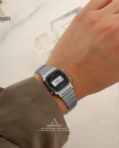 عکس روی مچ ساعت Casio LA670WD-1