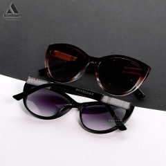 عینک آفتابی گربه ای Burberry 6851