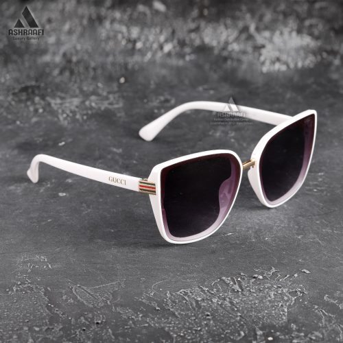 عینک سفید با فریم بزرگ