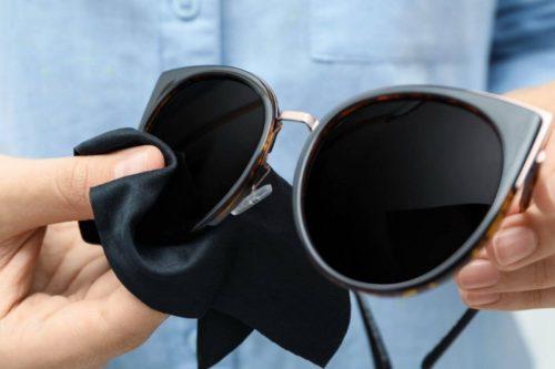 از بین بردن خش عینک آفتابی