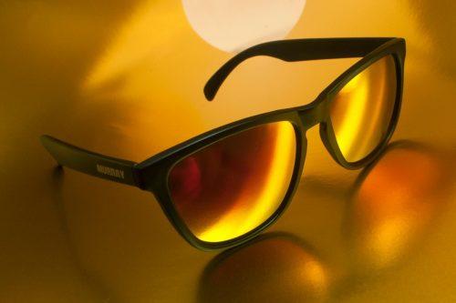 چطور عینک آفتابی رو بشوریم و تمیز کنیم؟