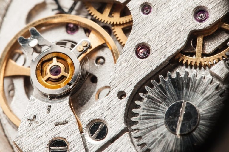 نوسانگر: قلب تپنده هر ساعت