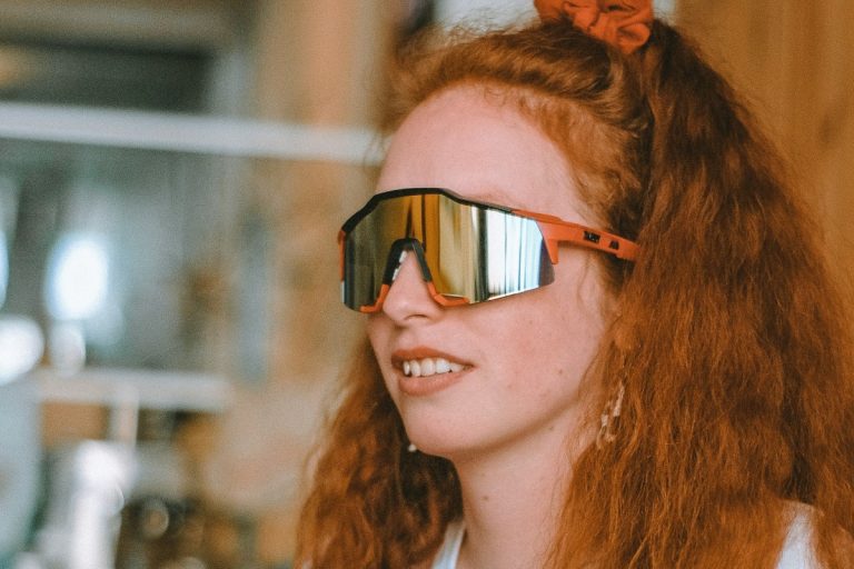 چه زمانی عینک‌‌های آفتابی دورپیچ بهترین انتخاب هستند؟