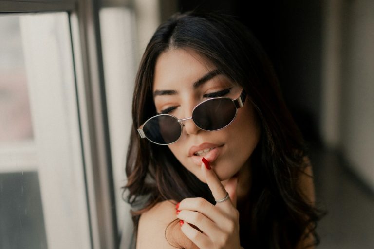 چشم‌هایتان را دریابید: راهنمای خرید عینک آفتابی باکیفیت