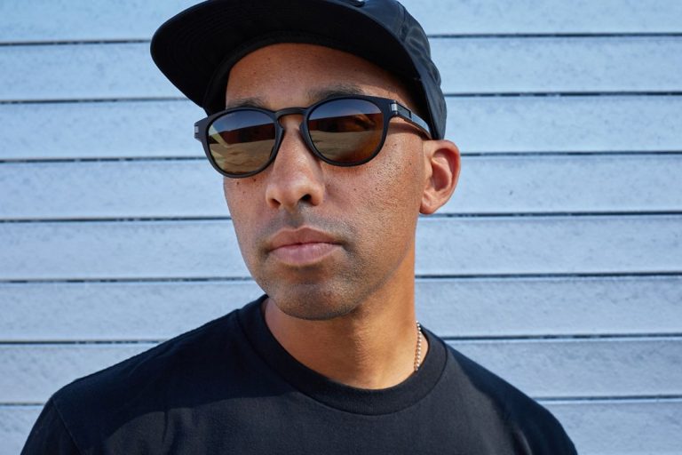 آیا عینک‌های اوکلی واقعاً متفاوتند؟ نگاهی عمیق به فناوری و عملکرد