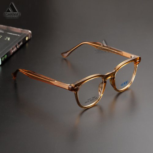 عینک قهوه ای با فریم مربعی