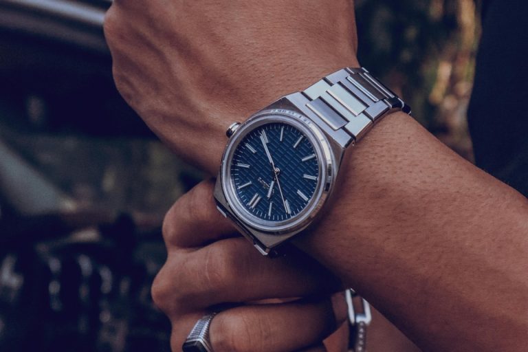 خدمات پولیش ساعت اشرافی: درخششی دوباره برای زمان ارزشمند شما