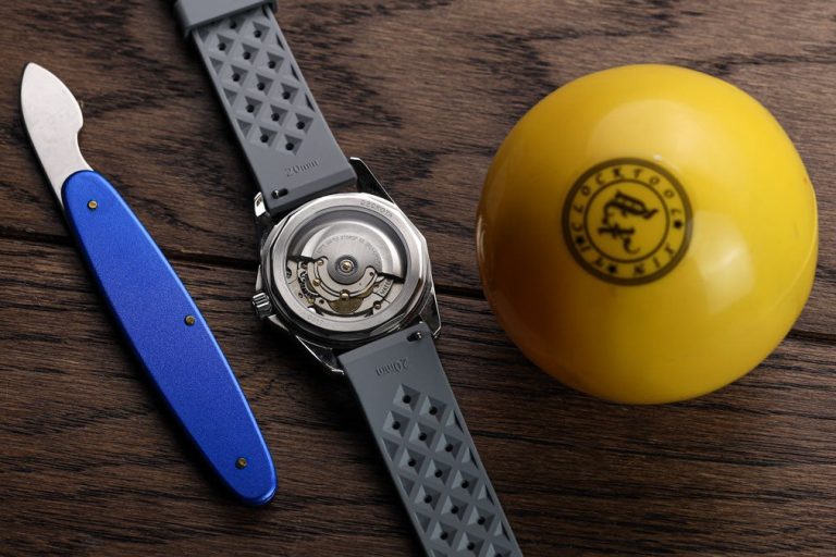 توپ باز کردن درب پشت ساعت مچی چیست؟