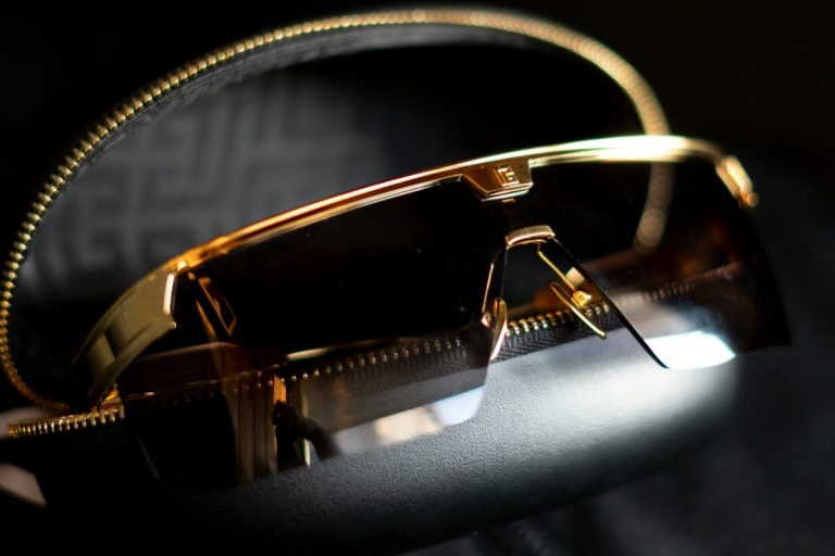 چه جنس‌هایی از فریم عینک آفتابی ضد حساسیت هستند؟