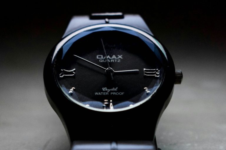 تاریخچه و بررسی برند اوماکس (Omax): سفری از قلب ساعت‌سازی سوئیس تا مچ دست شما