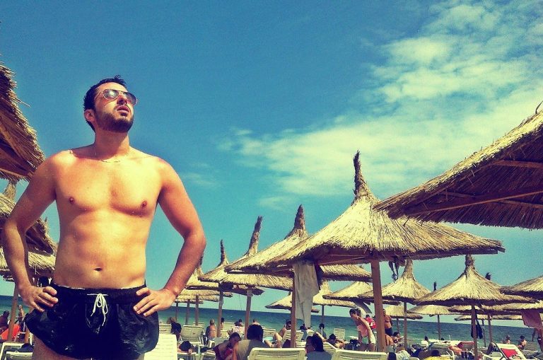 راهنمای کامل: چگونه جای برنزه شدن ناشی از عینک آفتابی را به سرعت از بین ببریم؟