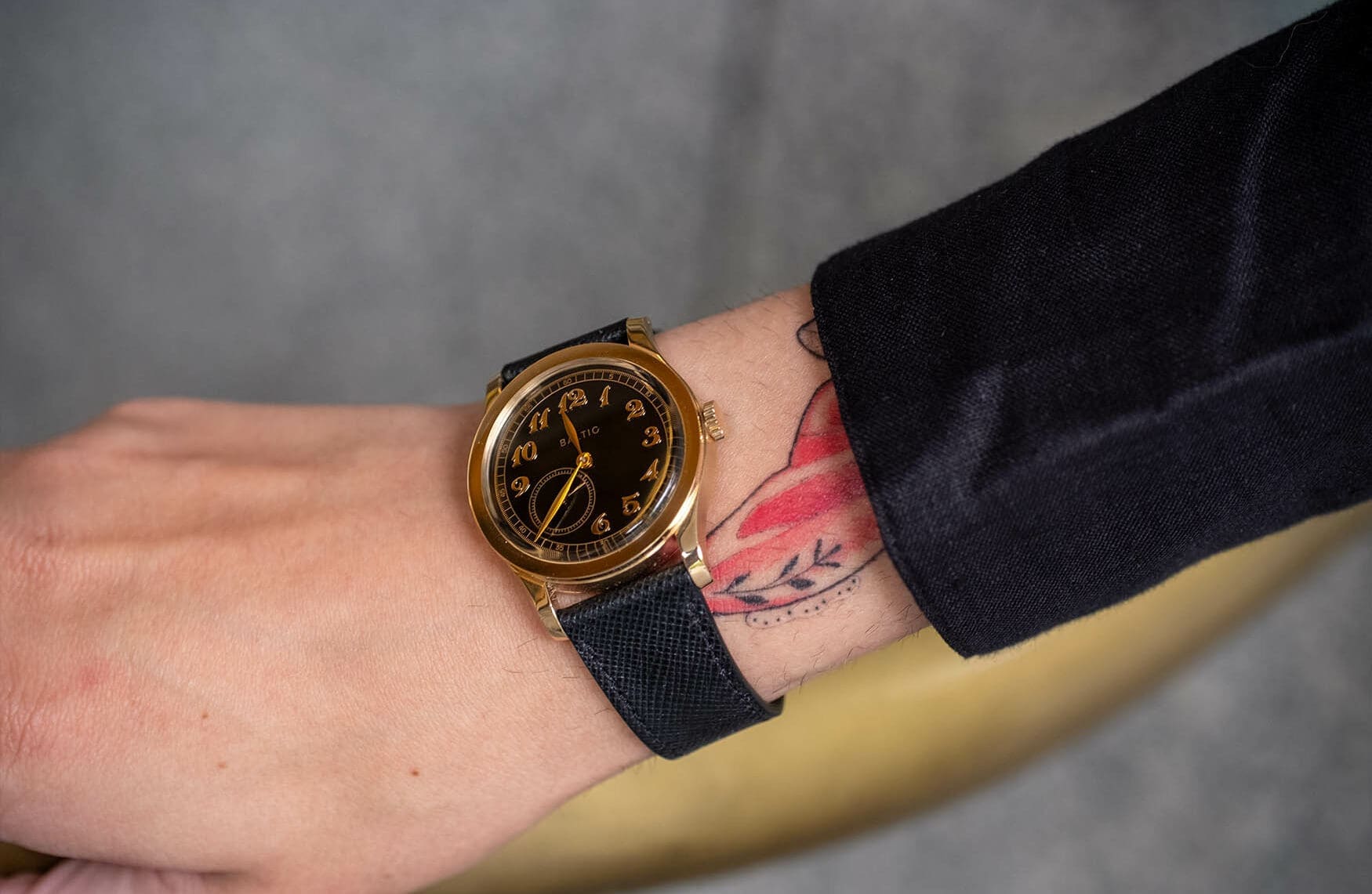 ساعت بالتیک MR01 با پوشش PVD طلایی