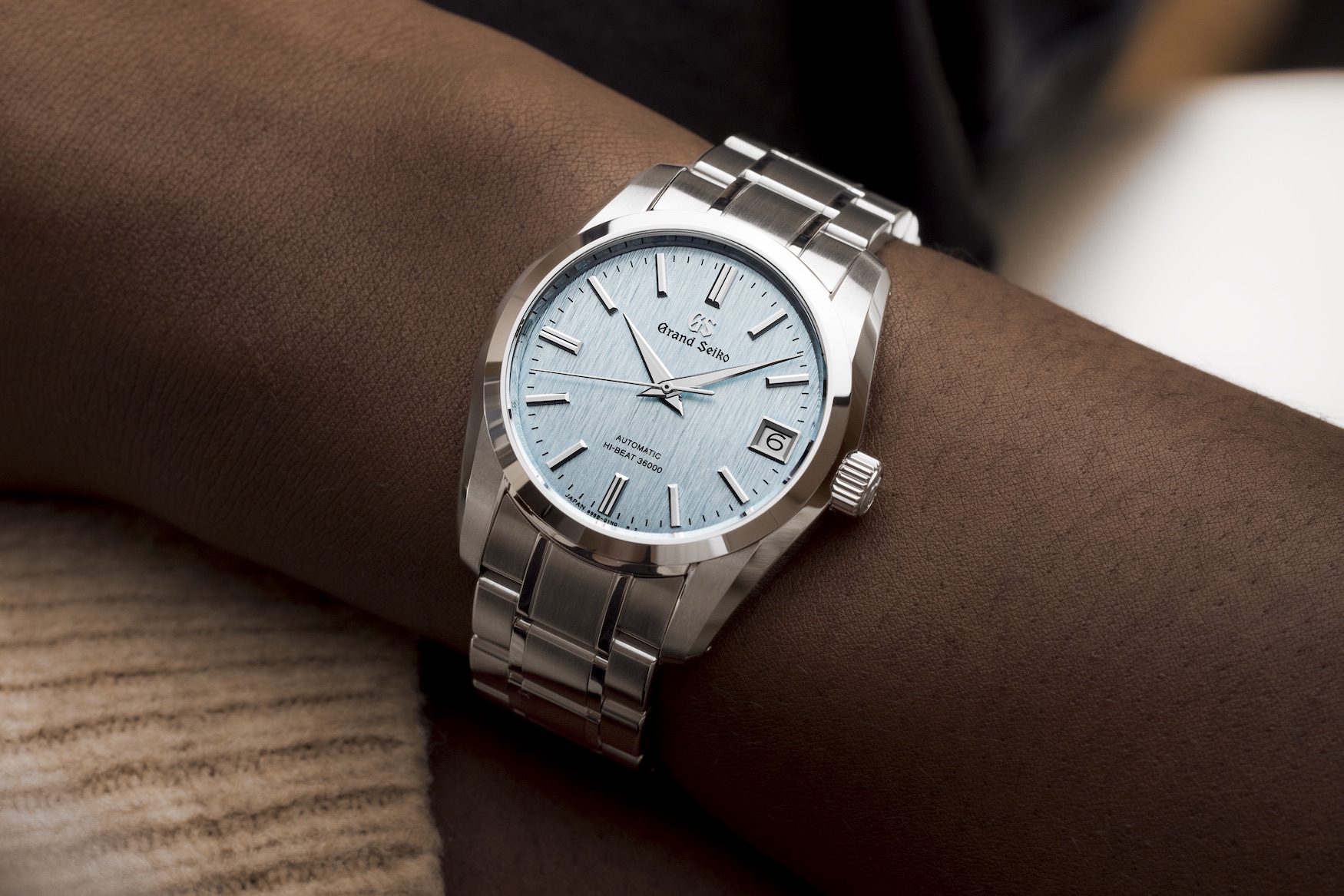 ساعت گرند سیکو مدل SBGH347 روی مچ دست