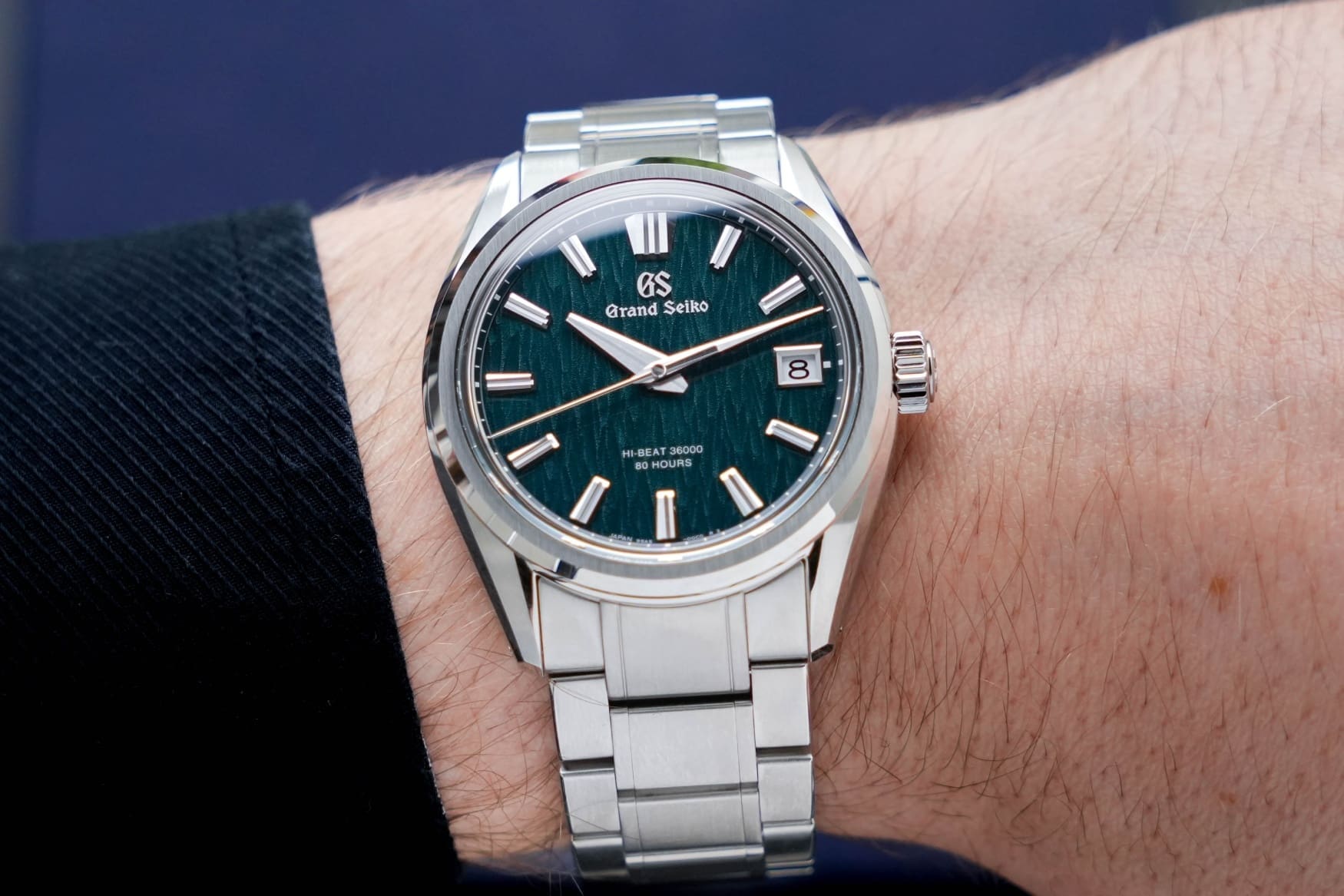 ساعت مچی گرند سیکو SLGH011 روی مچ دست