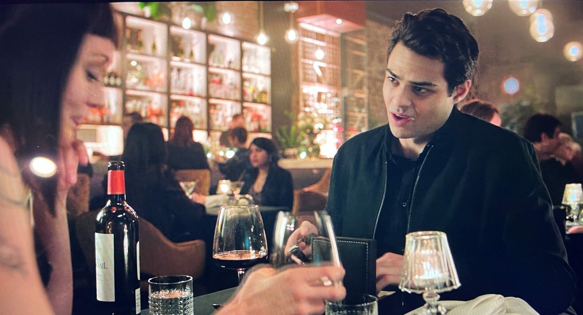 اوون هندریکس در سریال استخدام