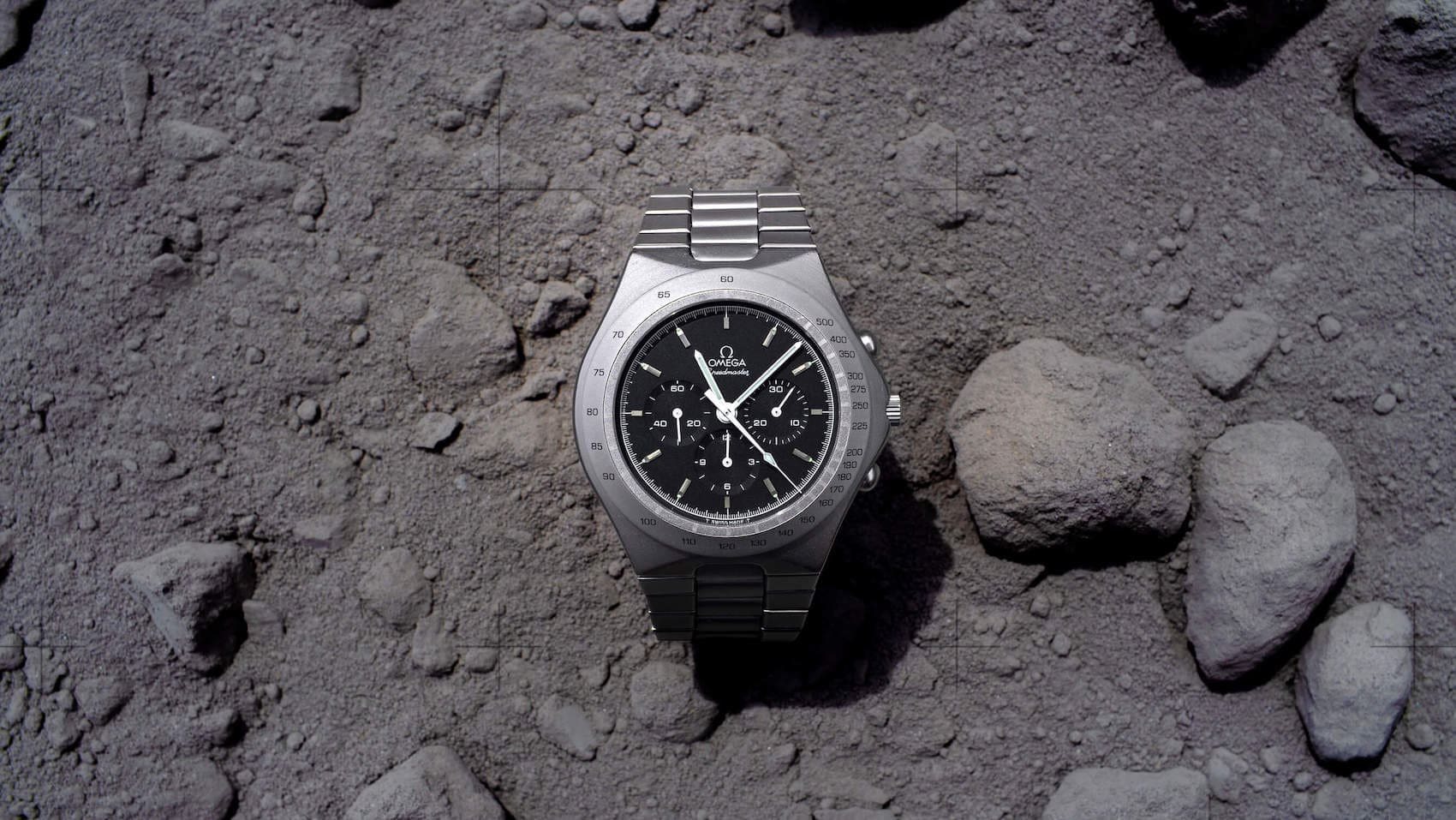 ساعت امگا اسپیدمستر توتونیک روی سطح ماه