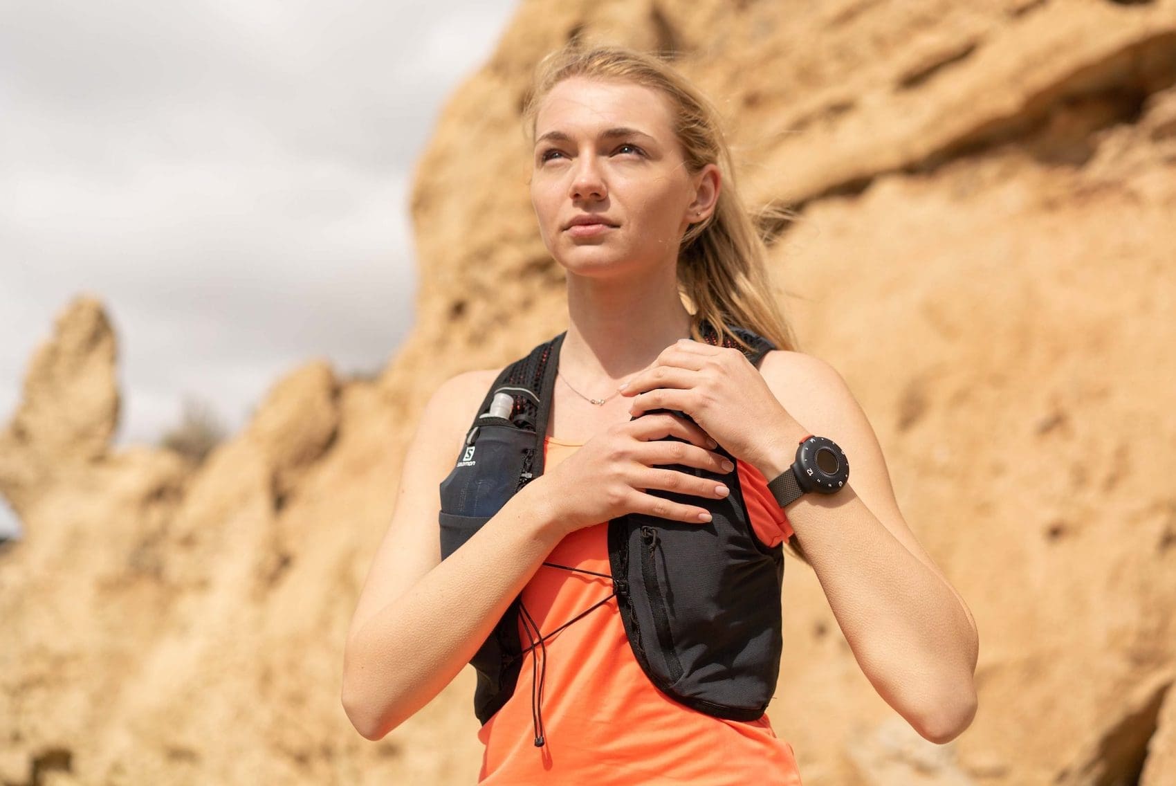 تصویر ساعت مچی O-Boy در دستان یک فرد