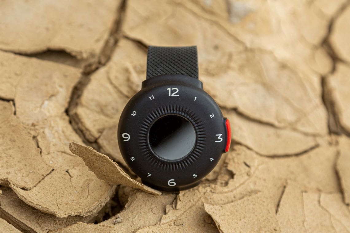 تصویر ساعت مچی O-Boy در محیط بیرونی