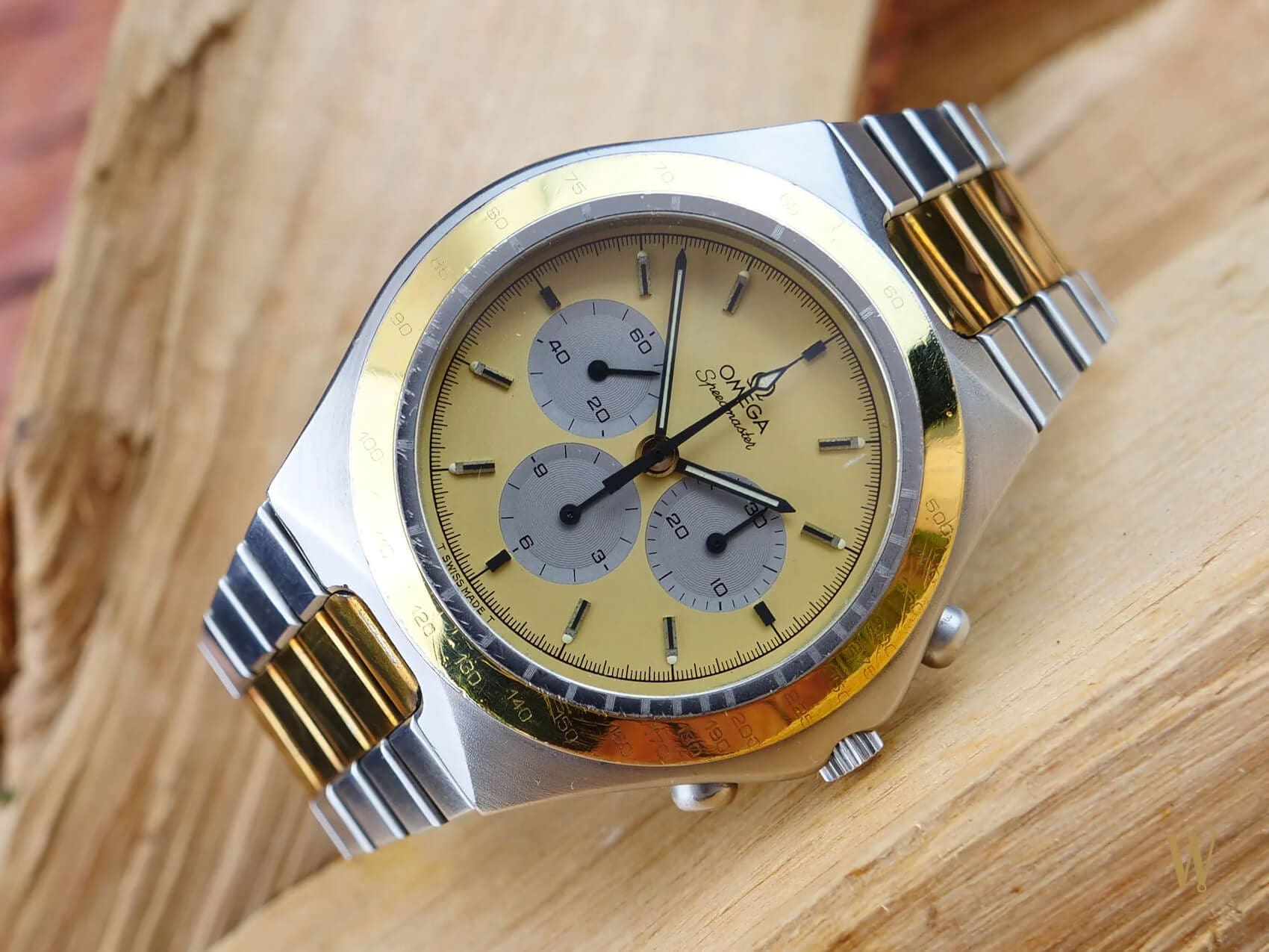 ساعت امگا اسپیدمستر توتونیک دو رنگ