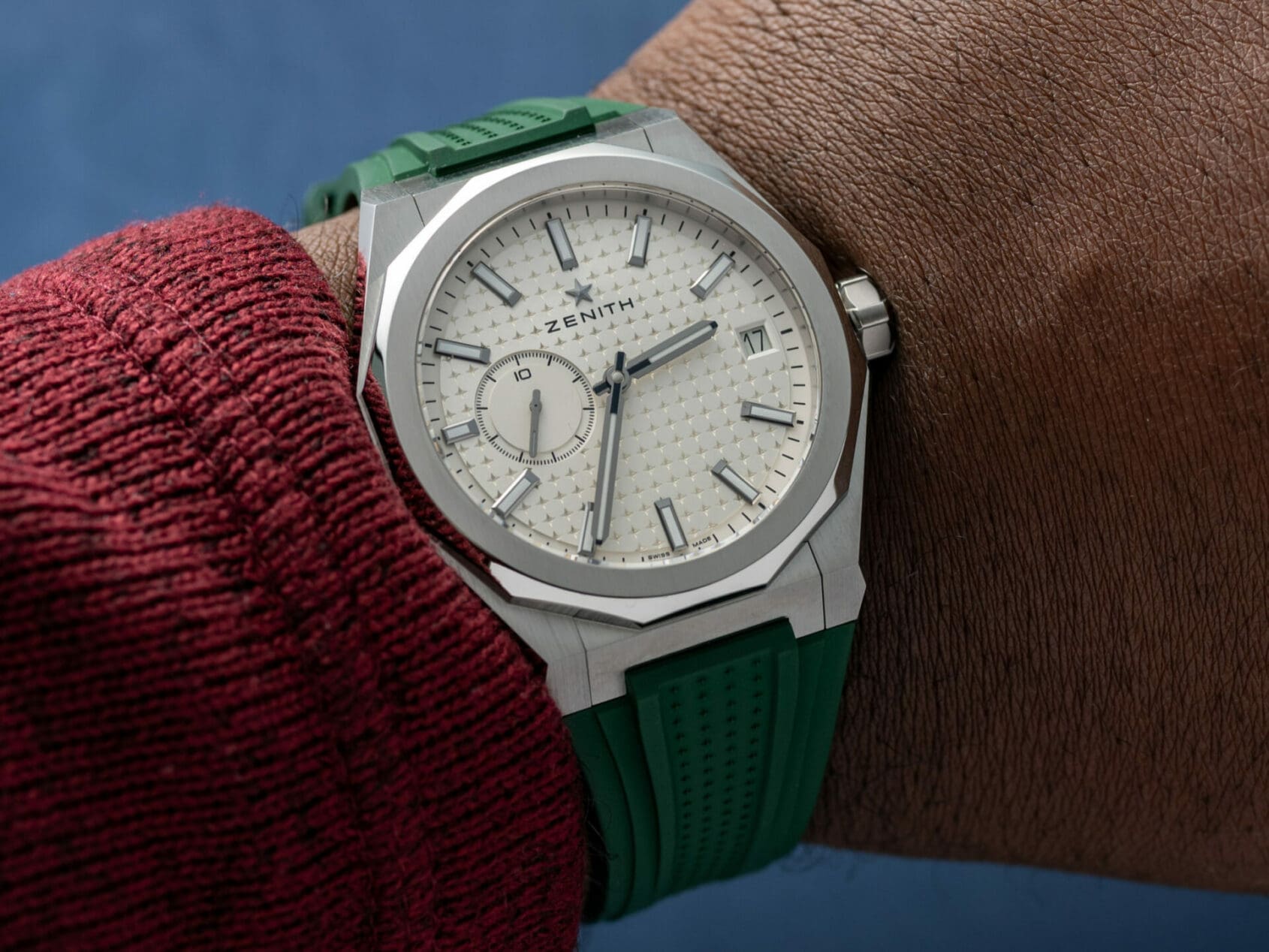 ساعت زنیت دفی اسکای‌لاین روی مچ دست