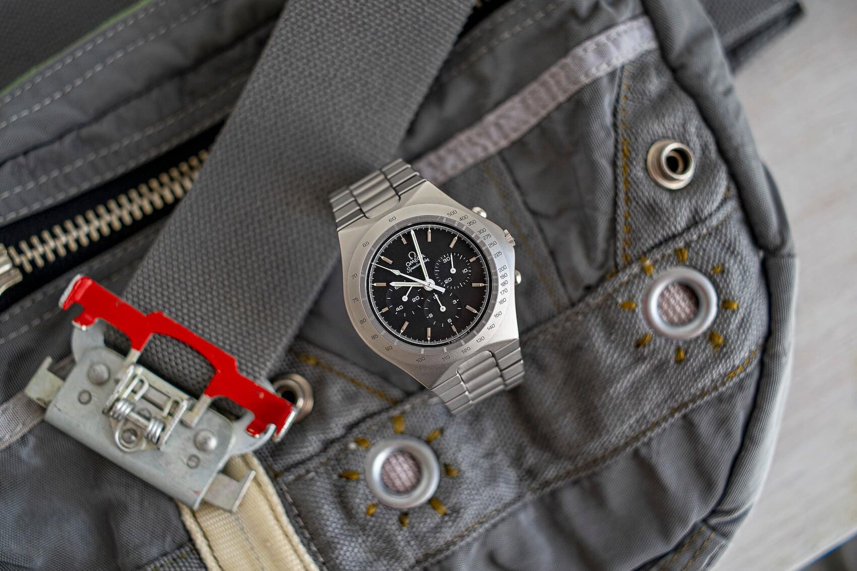 ساعت امگا اسپیدمستر توتونیک با بند یکپارچه