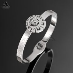 دستبند ورساچه نقره ای