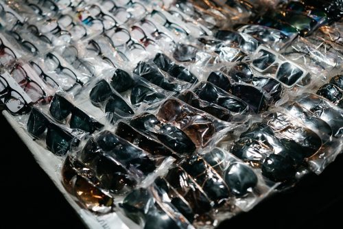 آیا عینک آفتابی باعث سرطان می‌شود؟ بررسی مواد شیمیایی و سلامت چشمان شما