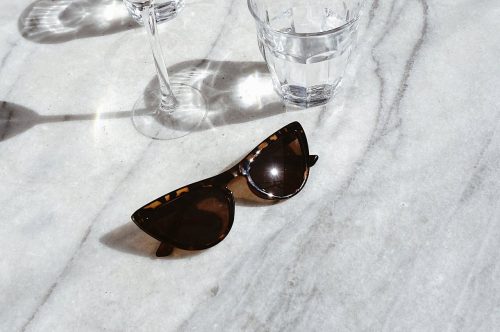 چگونه عینک آفتابی و طبی خود را به بهترین شکل حمل و نگهداری کنیم؟