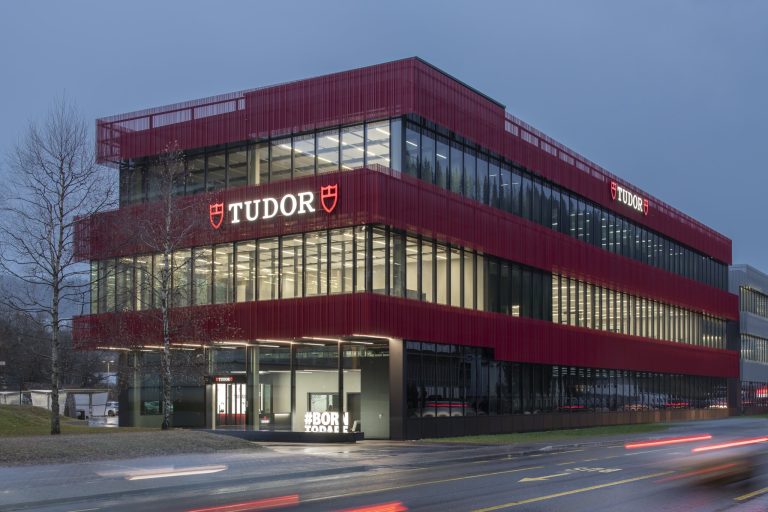 چرا تودور (Tudor) در قیمت‌گذاری ساعت‌های مچی لوکس، همیشه یک قدم جلوتر است؟ بررسی
مدل‌های Black Bay GMT