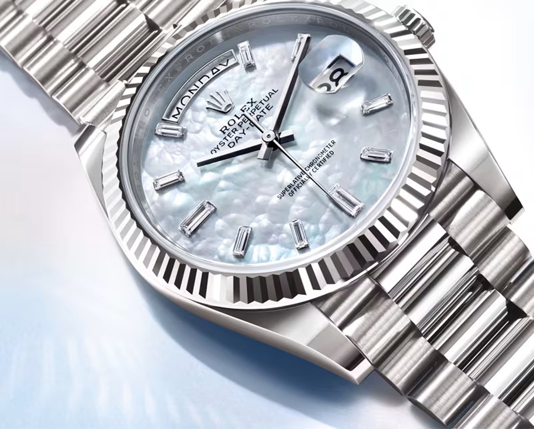 رولکس دی‌دیت ۴۰ با صفحه صدف مروارید