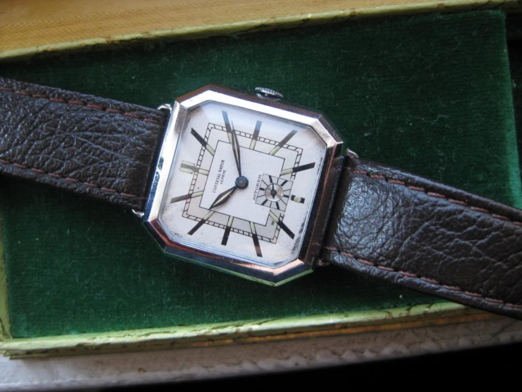 ساعت یونیورسال ژنو Auto-Rem