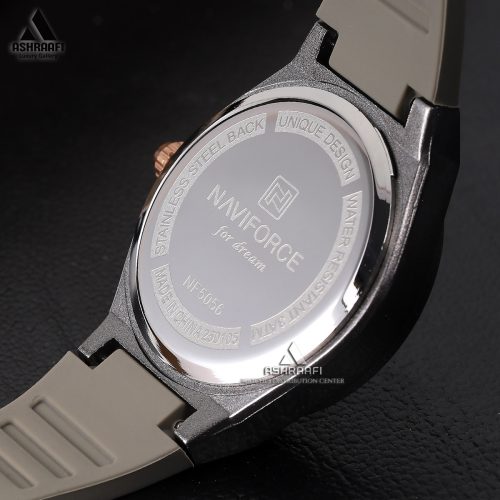 درب پشت ساعت