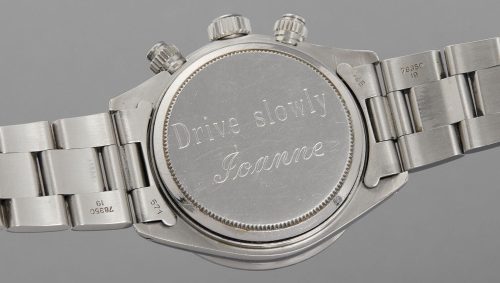 حکاکی روی ساعت مچی: افزودن ارزش معنوی یا کاهش ارزش مادی؟