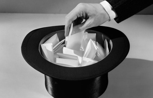 چرا انتخاب نام برای ساعت‌های مچی لوکس تا این حد پیچیده است؟ از القاب عجیب تا کدهای مرموز