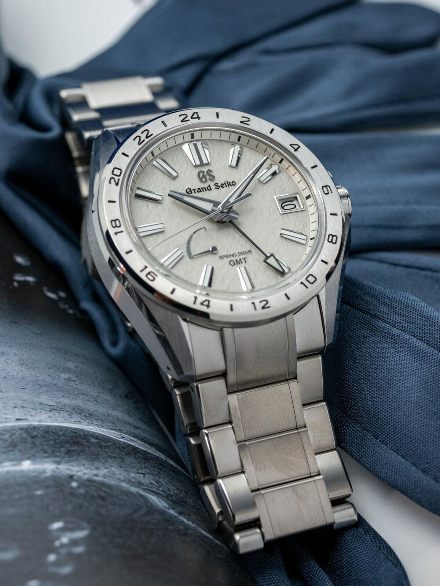 ساعت گرند سیکو SBGE285 با صفحه طرح برف