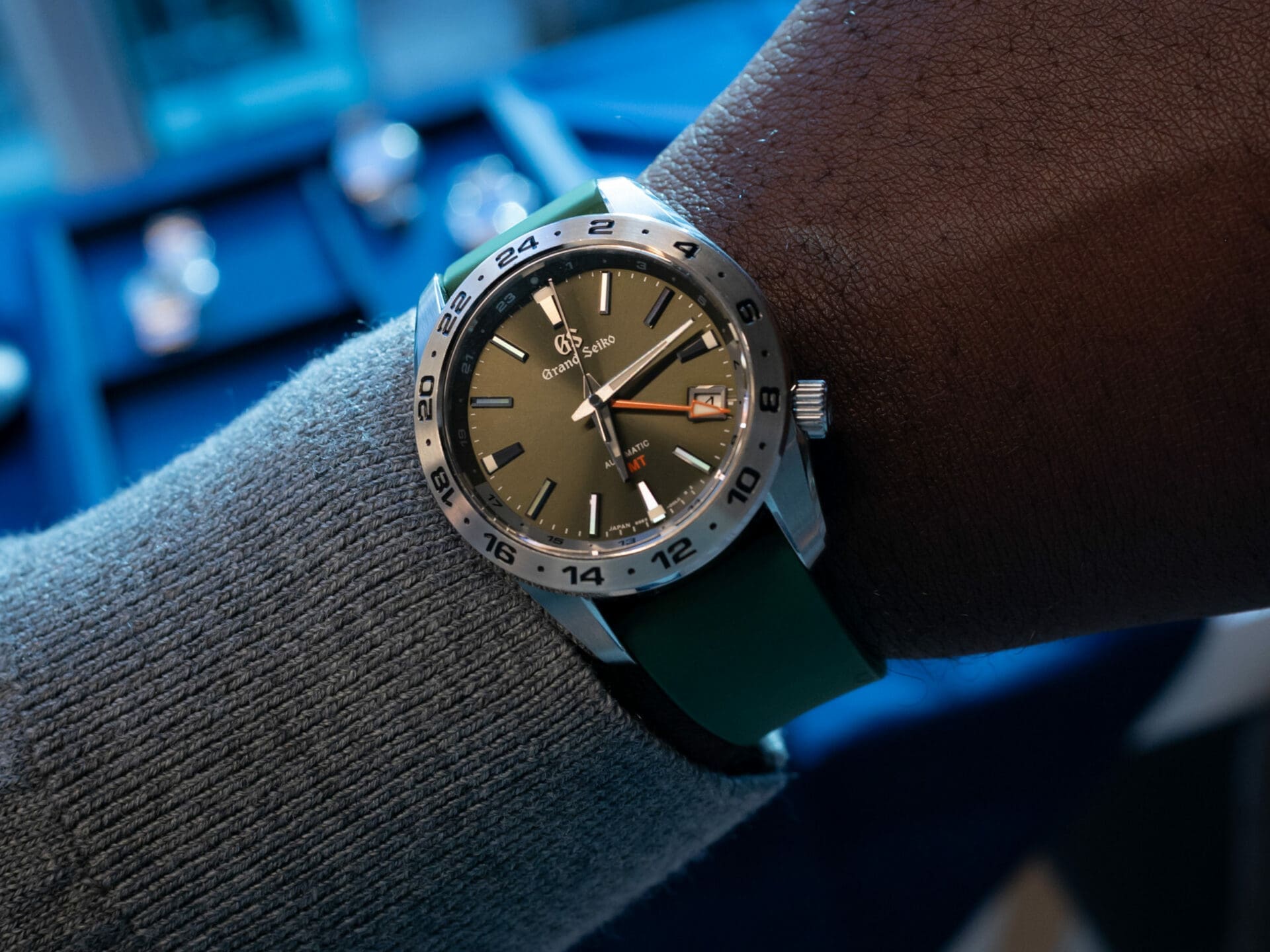 ساعت مچی گرند سیکو SBGM247 با بند سبز