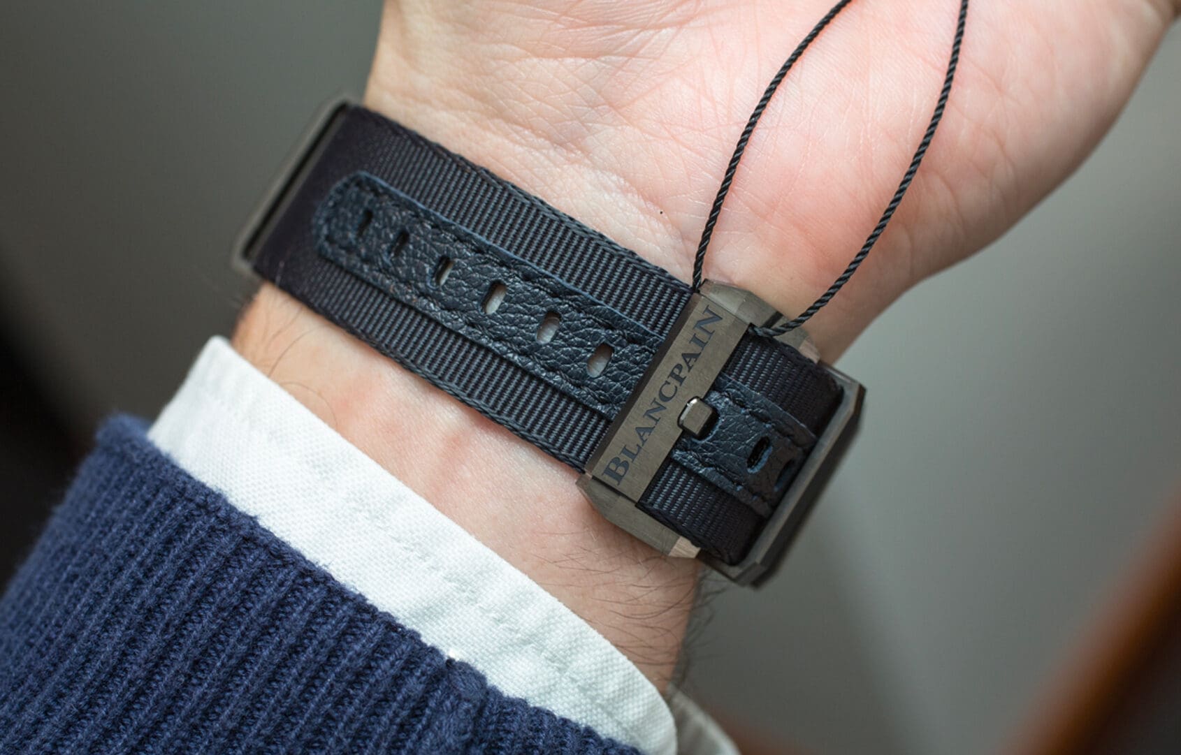 ساعت بلانپن بتیسکاف ناتو با سوراخ‌های بند چرمی