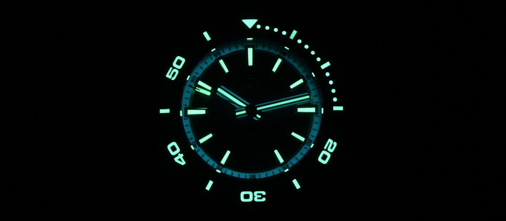 ساعت مچی با نشانگرهای شب‌نما (Lume)