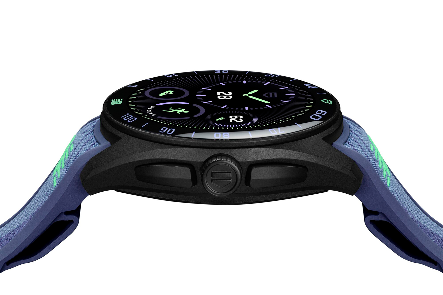 ورزشکاری که از ساعت و کفش تگ هویر و نیوبالانس استفاده می‌کند