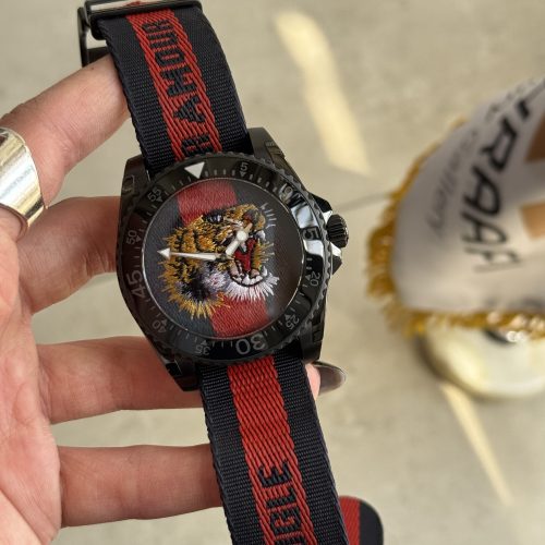 GUCCI Dive Tiger Blue Red Dial YA136215