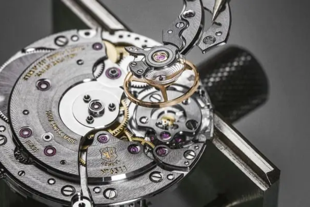 نمادهای مهر ژنو روی موتور ساعت