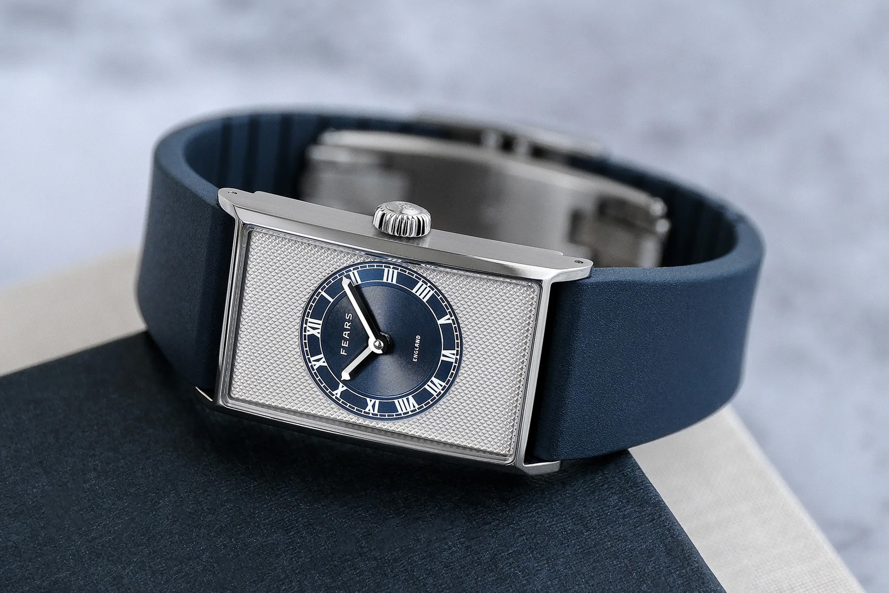 ساعت مچی با بند لاستیکی آبی برند فیرز