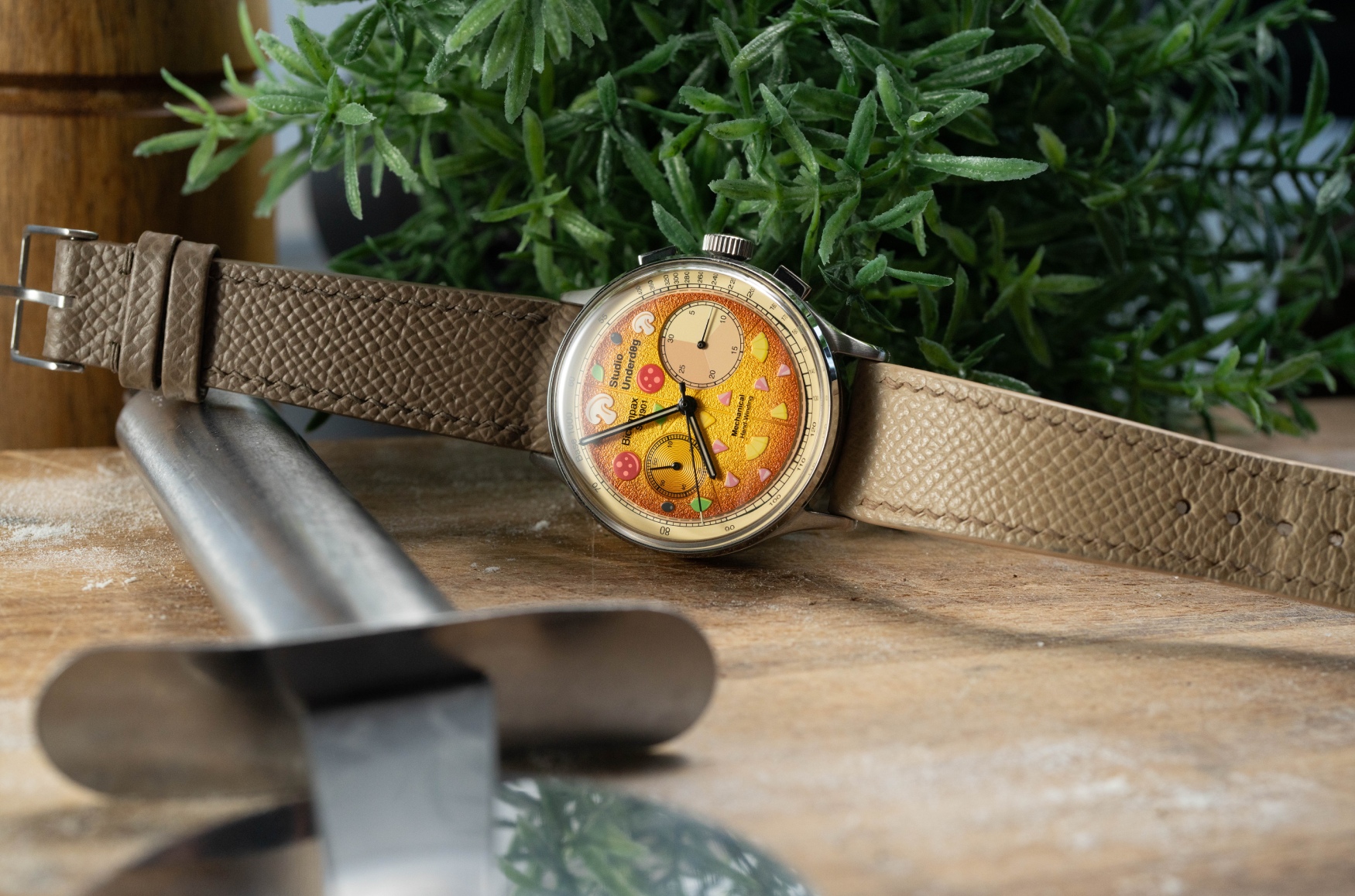 ساعت طرح پیتزا برند استودیو آندرداد